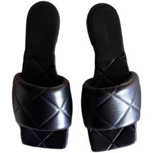 Bottega Veneta Lido Quilted Sandal | Box & Dust Bags Incl.